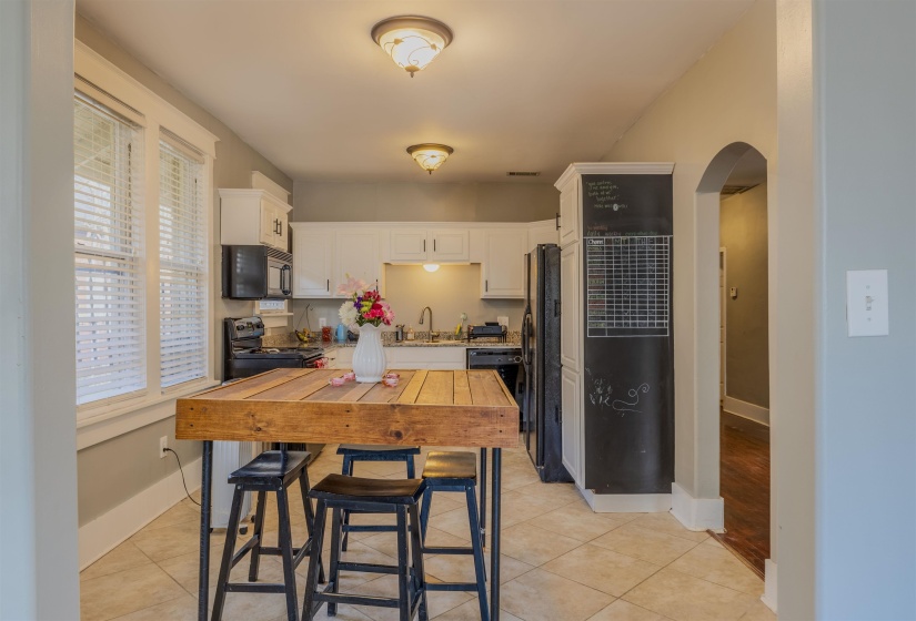 830 MAURY ST, Memphis, Tennessee 38107, 4 Bedroom Bedrooms, 9 Room Rooms,2 BathroomBathrooms,Residential,For Sale,MAURY,0,10212981