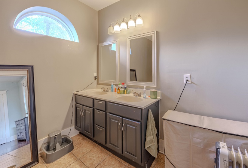 830 MAURY ST, Memphis, Tennessee 38107, 4 Bedroom Bedrooms, 9 Room Rooms,2 BathroomBathrooms,Residential,For Sale,MAURY,0,10212981
