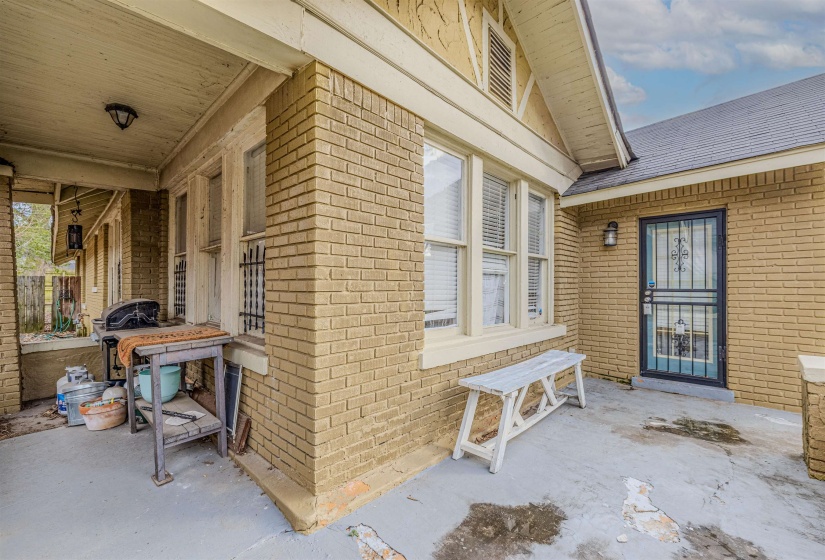 830 MAURY ST, Memphis, Tennessee 38107, 4 Bedroom Bedrooms, 9 Room Rooms,2 BathroomBathrooms,Residential,For Sale,MAURY,0,10212981