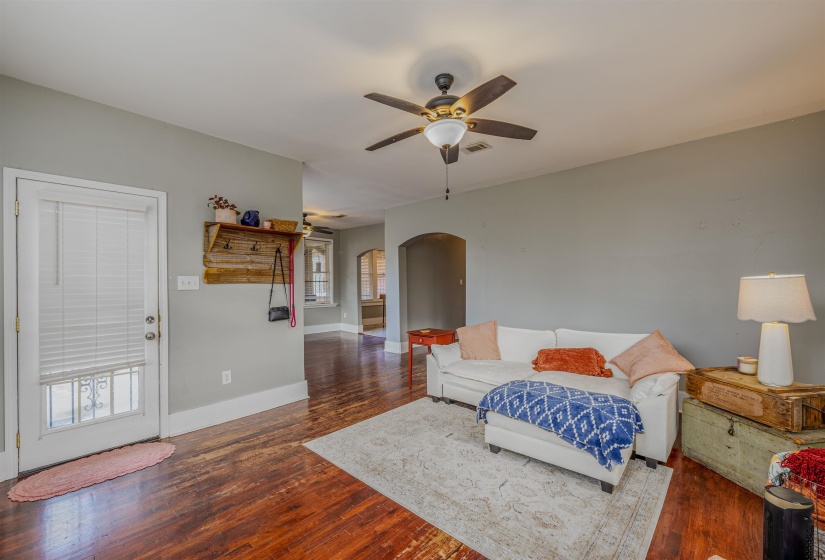 830 MAURY ST, Memphis, Tennessee 38107, 4 Bedroom Bedrooms, 9 Room Rooms,2 BathroomBathrooms,Residential,For Sale,MAURY,0,10212981