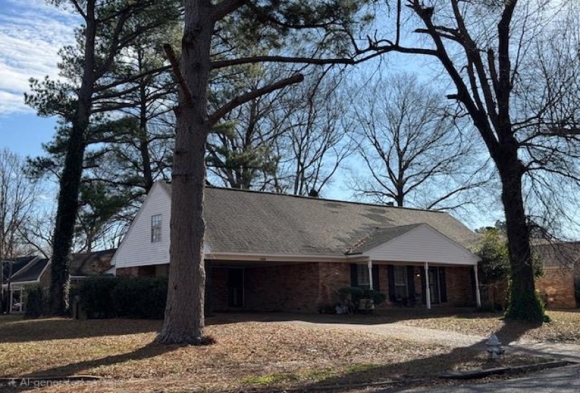2860 CASTLEMAN ST, Memphis, Tennessee 38118, 4 Bedroom Bedrooms, 8 Room Rooms,2 BathroomBathrooms,Residential,For Sale,CASTLEMAN,0,10213003