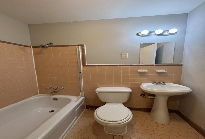 3011 CHRISTINE RD, Memphis, Tennessee 38118, 3 Bedroom Bedrooms, 5 Room Rooms,1.1 BathroomBathrooms,Residential,For Sale,CHRISTINE,0,10213006
