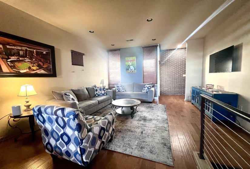 449 MONROE AVE, Memphis, Tennessee 38103, 2 Bedroom Bedrooms, 4 Room Rooms,2.1 BathroomBathrooms,Residential,For Sale,MONROE,0,10213037