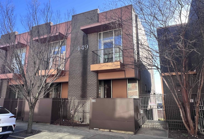 449 MONROE AVE, Memphis, Tennessee 38103, 2 Bedroom Bedrooms, 4 Room Rooms,2.1 BathroomBathrooms,Residential,For Sale,MONROE,0,10213037