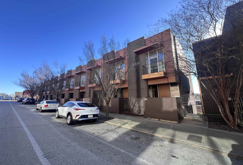 449 MONROE AVE, Memphis, Tennessee 38103, 2 Bedroom Bedrooms, 4 Room Rooms,2.1 BathroomBathrooms,Residential,For Sale,MONROE,0,10213037