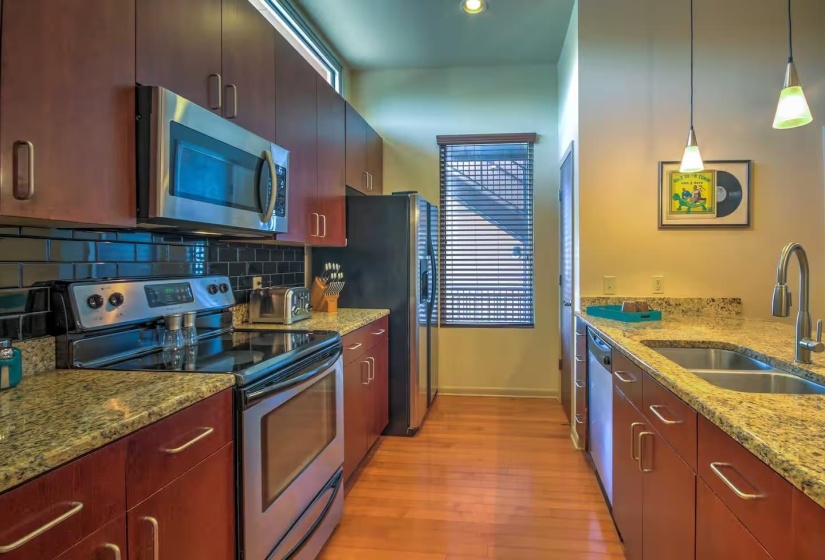 449 MONROE AVE, Memphis, Tennessee 38103, 2 Bedroom Bedrooms, 4 Room Rooms,2.1 BathroomBathrooms,Residential,For Sale,MONROE,0,10213037