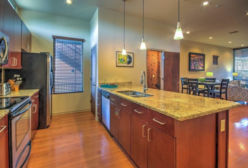 449 MONROE AVE, Memphis, Tennessee 38103, 2 Bedroom Bedrooms, 4 Room Rooms,2.1 BathroomBathrooms,Residential,For Sale,MONROE,0,10213037
