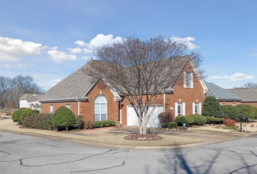 5524 FOUNTAIN BAY DR, Memphis, Tennessee 38120, 4 Bedrooms Bedrooms, 7 Rooms Rooms,2.1 BathroomsBathrooms,Residential,For Sale,FOUNTAIN BAY,10213060