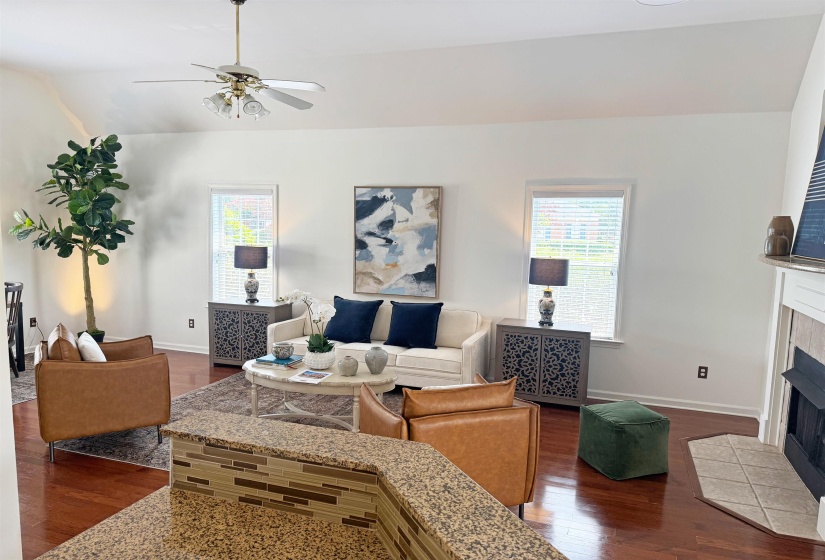 5524 FOUNTAIN BAY DR, Memphis, Tennessee 38120, 4 Bedrooms Bedrooms, 7 Rooms Rooms,2.1 BathroomsBathrooms,Residential,For Sale,FOUNTAIN BAY,10213060