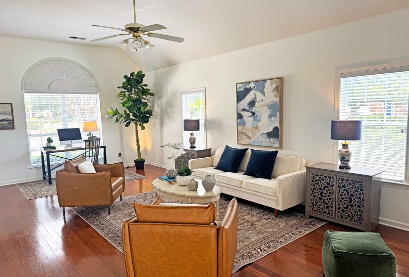 5524 FOUNTAIN BAY DR, Memphis, Tennessee 38120, 4 Bedrooms Bedrooms, 7 Rooms Rooms,2.1 BathroomsBathrooms,Residential,For Sale,FOUNTAIN BAY,10213060