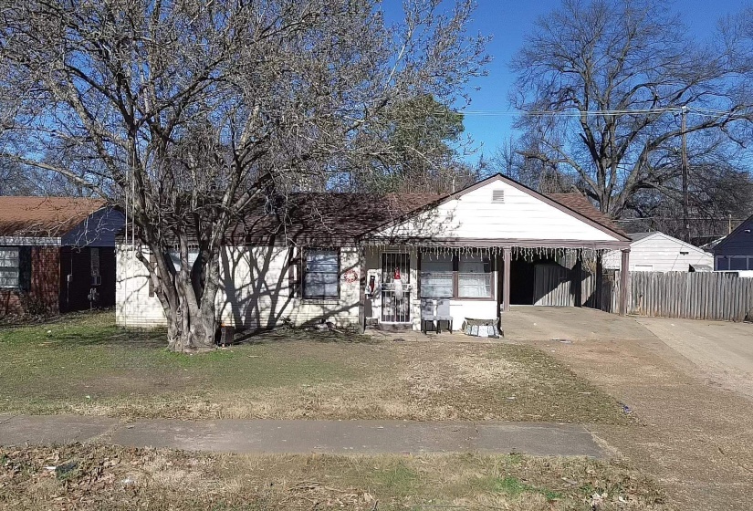 View of front of home featuring a porch and concrete driveway