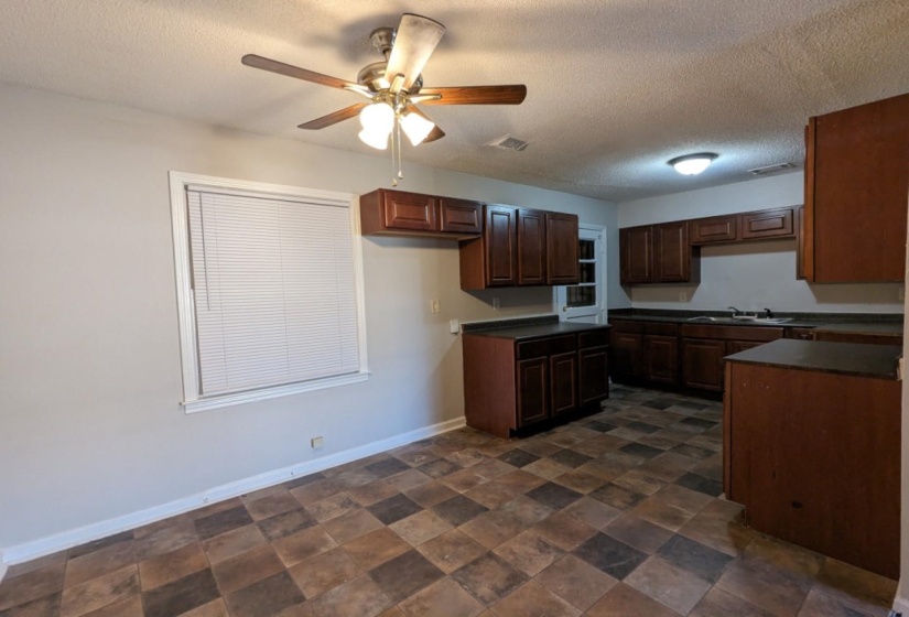 3733 BROMPTON AVE, Memphis, Tennessee 38118, 4 Bedroom Bedrooms, 6 Room Rooms,1.1 BathroomBathrooms,Residential,For Sale,BROMPTON,0,10213141