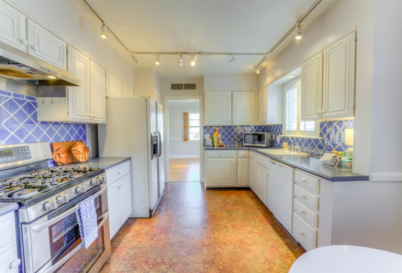 3383 NORTHWOOD DR, Memphis, Tennessee 38111, 3 Bedrooms Bedrooms, 7 Rooms Rooms,2 BathroomsBathrooms,Residential,For Sale,NORTHWOOD,10213159