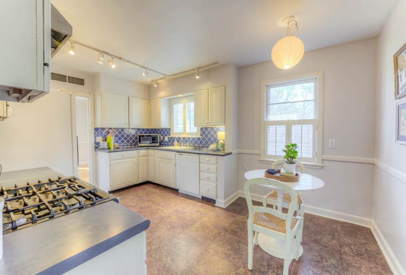 3383 NORTHWOOD DR, Memphis, Tennessee 38111, 3 Bedrooms Bedrooms, 7 Rooms Rooms,2 BathroomsBathrooms,Residential,For Sale,NORTHWOOD,10213159