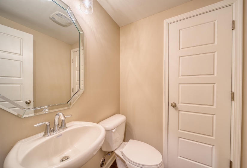 212 WASHINGTON AVE, Covington, Tennessee 38019, 2 Bedroom Bedrooms, 5 Room Rooms,2.1 BathroomBathrooms,Residential,For Sale,WASHINGTON,0,10213170