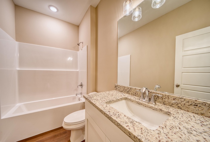 212 WASHINGTON AVE, Covington, Tennessee 38019, 2 Bedroom Bedrooms, 5 Room Rooms,2.1 BathroomBathrooms,Residential,For Sale,WASHINGTON,0,10213170