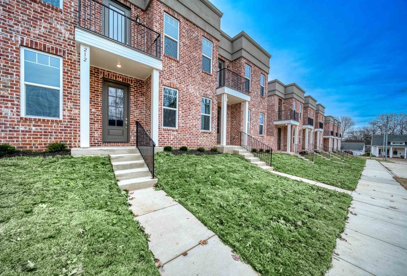 212 WASHINGTON AVE, Covington, Tennessee 38019, 2 Bedroom Bedrooms, 5 Room Rooms,2.1 BathroomBathrooms,Residential,For Sale,WASHINGTON,0,10213170