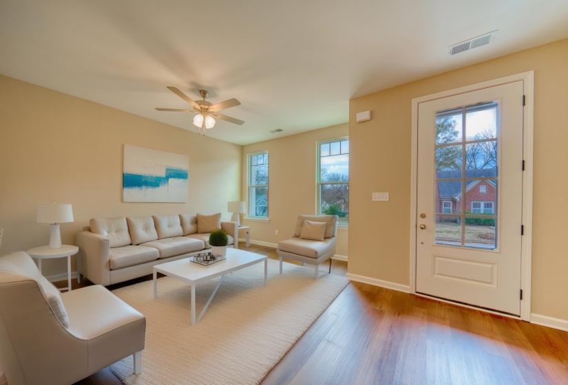 212 WASHINGTON AVE, Covington, Tennessee 38019, 2 Bedroom Bedrooms, 5 Room Rooms,2.1 BathroomBathrooms,Residential,For Sale,WASHINGTON,0,10213170