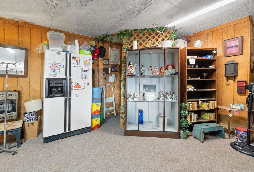 Storage area with heating unit