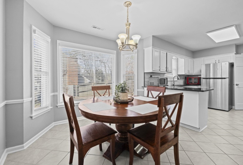 7964 DOVIE LN, Germantown, Tennessee 38138, 5 Bedrooms Bedrooms, 12 Rooms Rooms,3.1 BathroomsBathrooms,Residential,For Sale,DOVIE,10213223