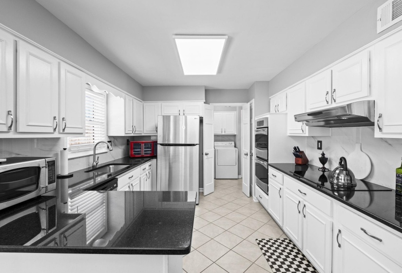 7964 DOVIE LN, Germantown, Tennessee 38138, 5 Bedrooms Bedrooms, 12 Rooms Rooms,3.1 BathroomsBathrooms,Residential,For Sale,DOVIE,10213223