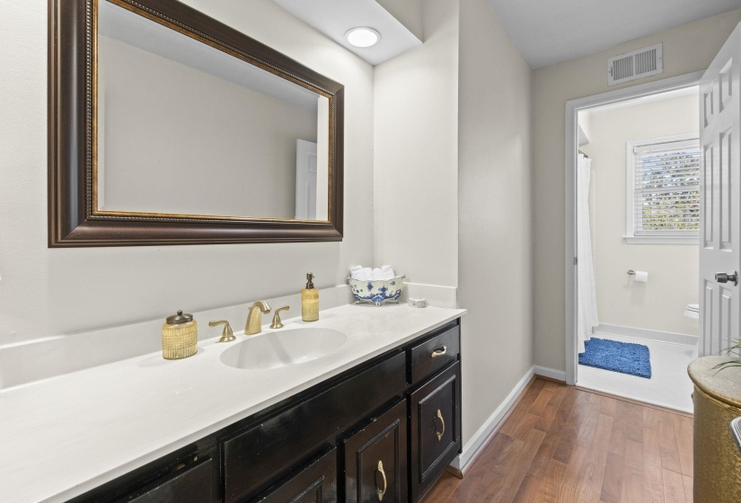 7964 DOVIE LN, Germantown, Tennessee 38138, 5 Bedrooms Bedrooms, 12 Rooms Rooms,3.1 BathroomsBathrooms,Residential,For Sale,DOVIE,10213223