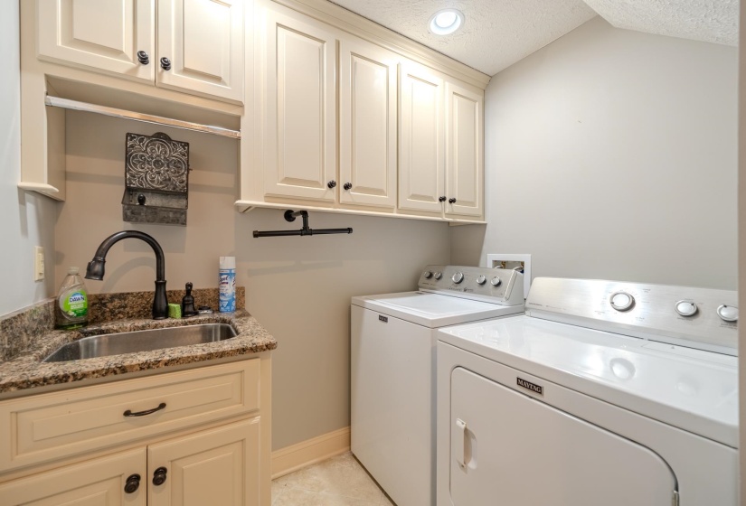 75C OASIS LN, Savannah, Tennessee 38372, 4 Bedrooms Bedrooms, 8 Rooms Rooms,3.1 BathroomsBathrooms,Residential,For Sale,OASIS,10213248