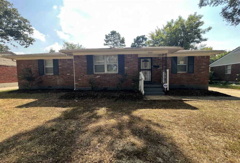 Ranch-style home with brick siding, crawl space, and a front yard