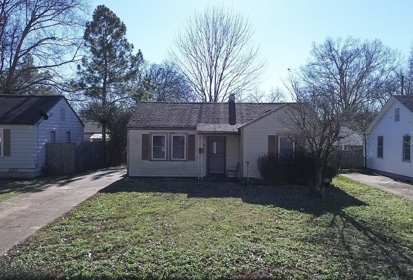 View of front facade with a shingled roof and concrete driveway