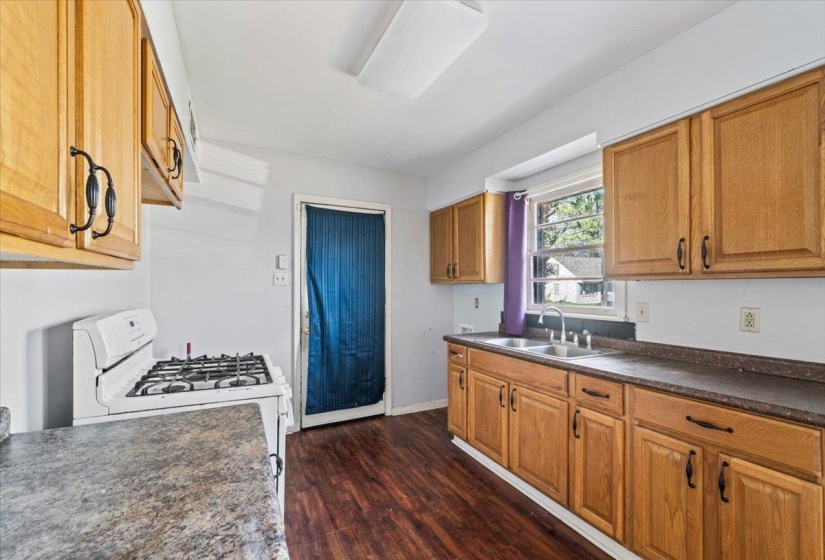 1821 DALE LAVERN RD, Memphis, Tennessee 38116, 5 Bedrooms Bedrooms, 7 Rooms Rooms,2 BathroomsBathrooms,Residential,For Sale,DALE LAVERN,10213306