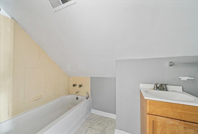 1821 DALE LAVERN RD, Memphis, Tennessee 38116, 5 Bedrooms Bedrooms, 7 Rooms Rooms,2 BathroomsBathrooms,Residential,For Sale,DALE LAVERN,10213306