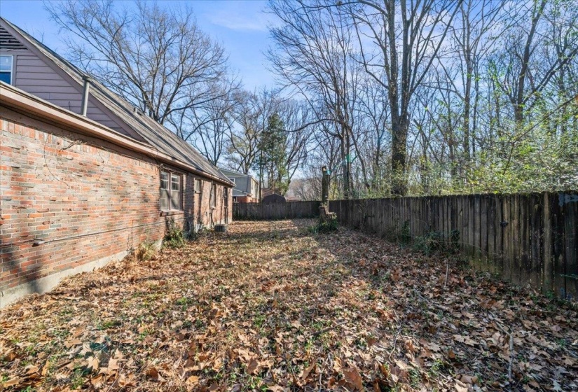 1821 DALE LAVERN RD, Memphis, Tennessee 38116, 5 Bedrooms Bedrooms, 7 Rooms Rooms,2 BathroomsBathrooms,Residential,For Sale,DALE LAVERN,10213306