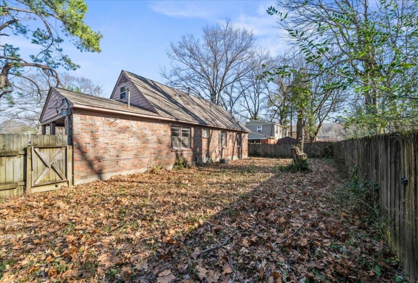 1821 DALE LAVERN RD, Memphis, Tennessee 38116, 5 Bedrooms Bedrooms, 7 Rooms Rooms,2 BathroomsBathrooms,Residential,For Sale,DALE LAVERN,10213306