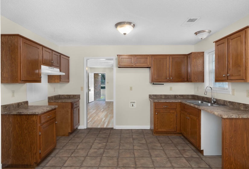 212 FEEZOR ST, Covington, Tennessee 38019, 3 Bedrooms Bedrooms, 5 Rooms Rooms,2 BathroomsBathrooms,Residential,For Sale,FEEZOR,10213377