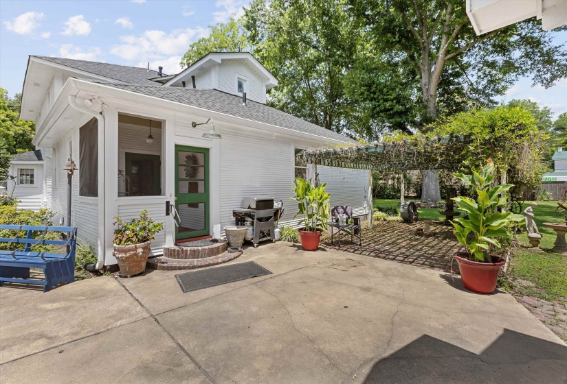 30 FRONT ST, Rossville, Tennessee 38066, 5 Bedroom Bedrooms, 8 Room Rooms,2.1 BathroomBathrooms,Residential,For Sale,FRONT,0,10213446