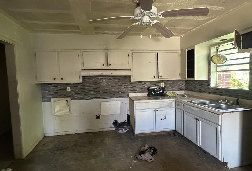 3421 PINEY WOODS AVE, Memphis, Tennessee 38118, 3 Bedroom Bedrooms, 5 Room Rooms,1 BathroomBathrooms,Residential,For Sale,PINEY WOODS,0,10213492
