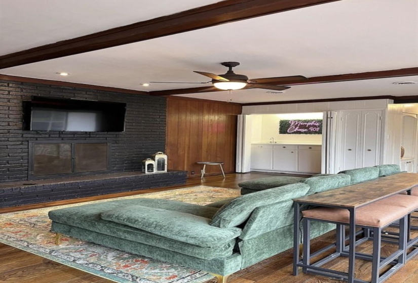 1077 PERKINS RD, Memphis, Tennessee 38117, 3 Bedrooms Bedrooms, 8 Rooms Rooms,2 BathroomsBathrooms,Rental Properties,For Sale,PERKINS,10213570