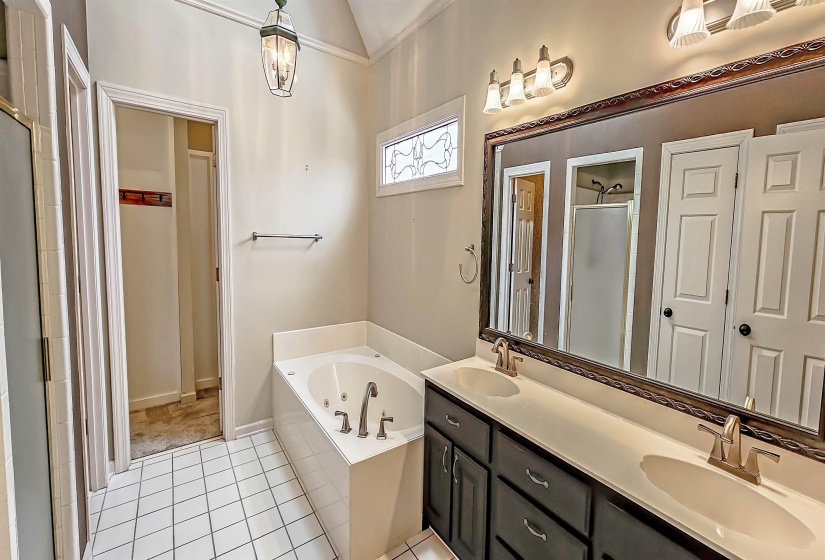 660 WESTON DR, Collierville, Tennessee 38017, 5 Bedrooms Bedrooms, 9 Rooms Rooms,3.1 BathroomsBathrooms,Residential,For Sale,WESTON,10212823