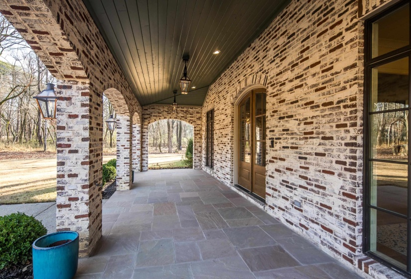 9713 POPLAR AVE, Germantown, Tennessee 38139, 4 Bedroom Bedrooms, 11 Room Rooms,4.1 BathroomBathrooms,Residential,For Sale,POPLAR,0,10213300