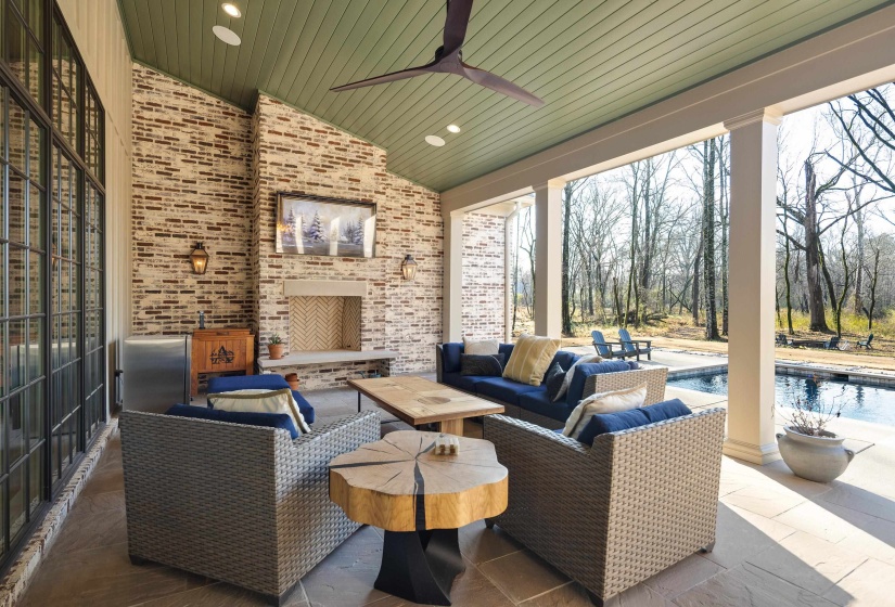 9713 POPLAR AVE, Germantown, Tennessee 38139, 4 Bedroom Bedrooms, 11 Room Rooms,4.1 BathroomBathrooms,Residential,For Sale,POPLAR,0,10213300