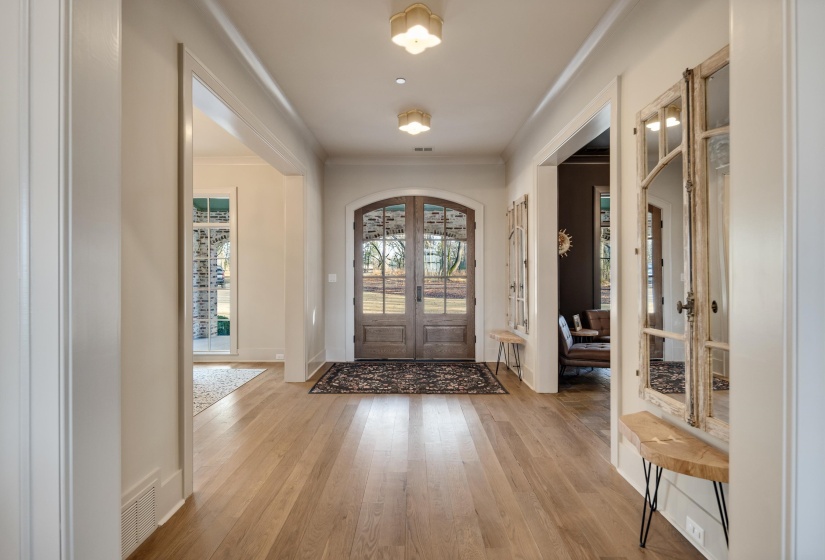 9713 POPLAR AVE, Germantown, Tennessee 38139, 4 Bedroom Bedrooms, 11 Room Rooms,4.1 BathroomBathrooms,Residential,For Sale,POPLAR,0,10213300