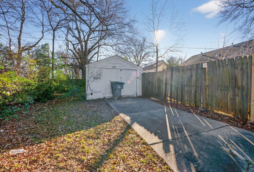 View of yard with a shed
