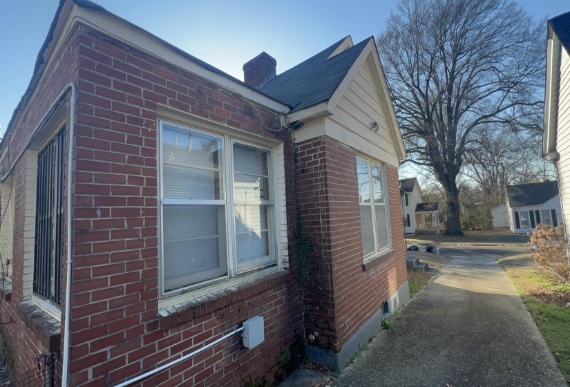 1026 STONEWALL ST, Memphis, Tennessee 38107, 3 Bedrooms Bedrooms, 6 Rooms Rooms,1 BathroomBathrooms,Residential,For Sale,STONEWALL,10213618