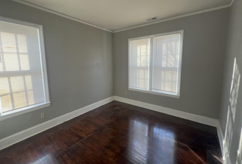 1026 STONEWALL ST, Memphis, Tennessee 38107, 3 Bedrooms Bedrooms, 6 Rooms Rooms,1 BathroomBathrooms,Residential,For Sale,STONEWALL,10213618