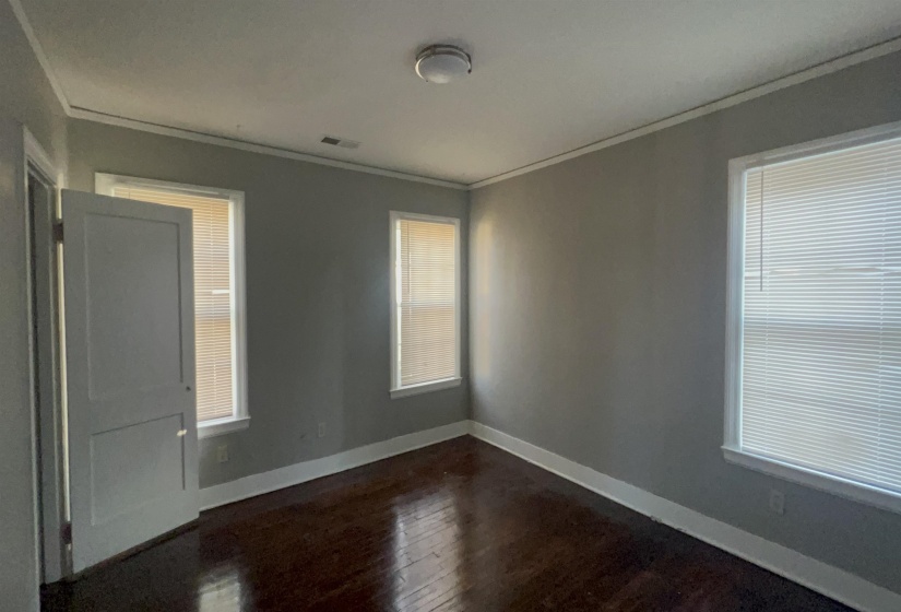 1026 STONEWALL ST, Memphis, Tennessee 38107, 3 Bedrooms Bedrooms, 6 Rooms Rooms,1 BathroomBathrooms,Residential,For Sale,STONEWALL,10213618