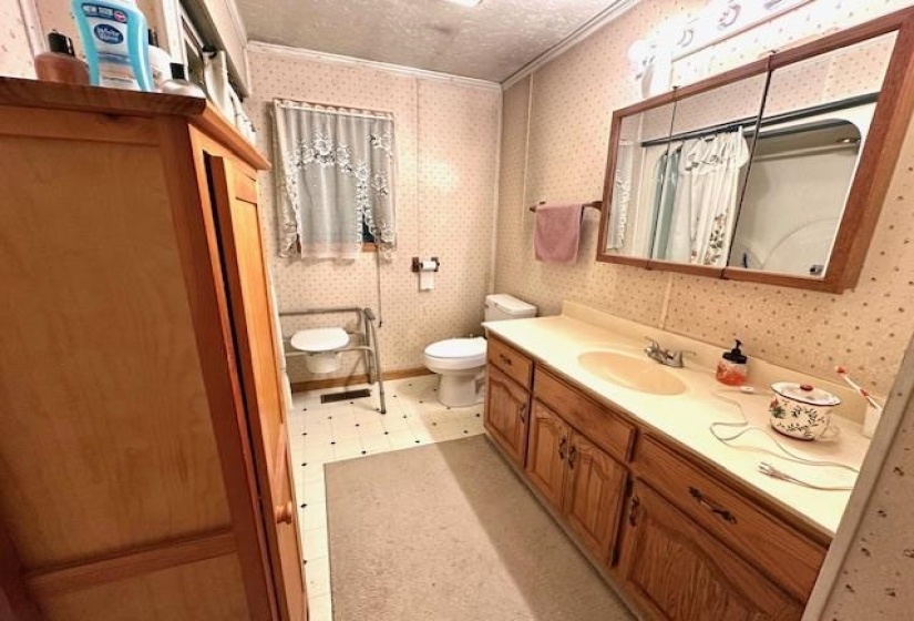 390 PYBURN DR, Savannah, Tennessee 38372, 4 Bedrooms Bedrooms, 9 Rooms Rooms,2 BathroomsBathrooms,Residential,For Sale,PYBURN,10213635