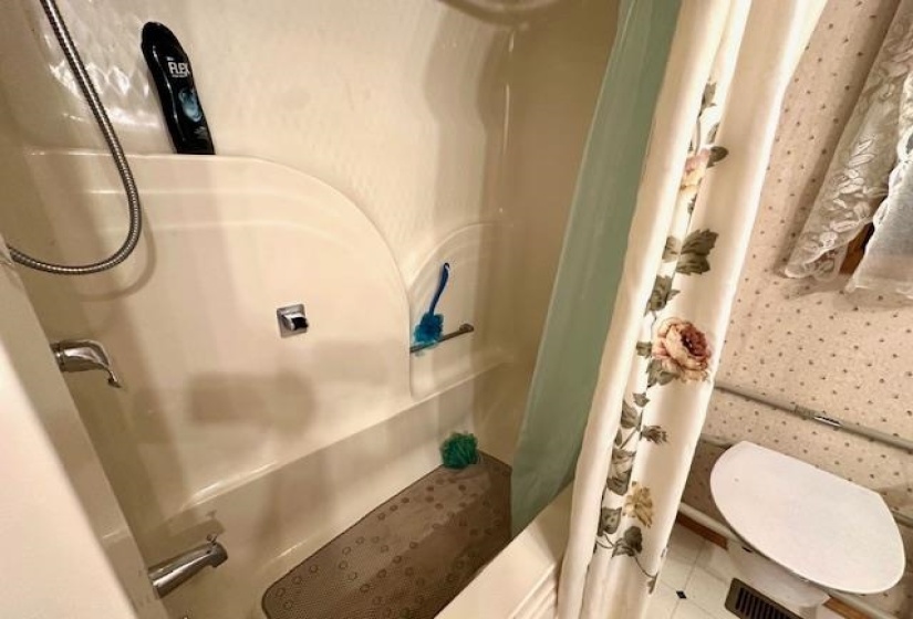 390 PYBURN DR, Savannah, Tennessee 38372, 4 Bedrooms Bedrooms, 9 Rooms Rooms,2 BathroomsBathrooms,Residential,For Sale,PYBURN,10213635