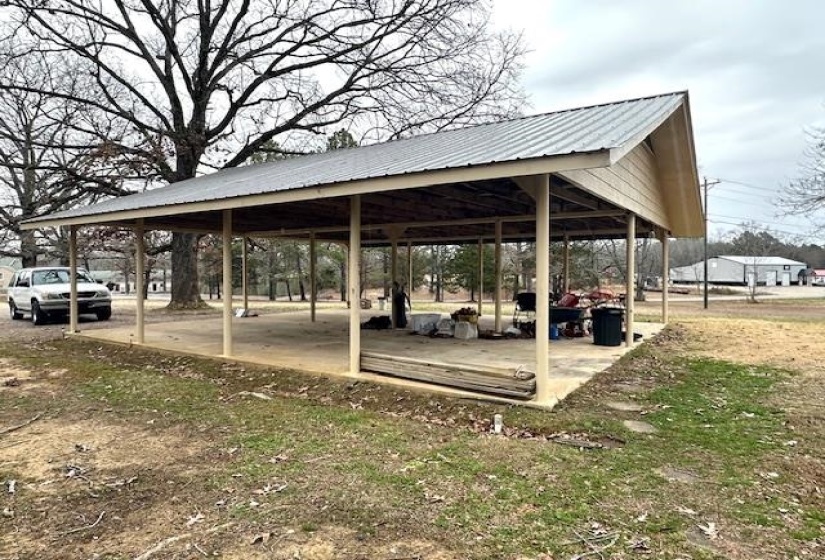 390 PYBURN DR, Savannah, Tennessee 38372, 4 Bedrooms Bedrooms, 9 Rooms Rooms,2 BathroomsBathrooms,Residential,For Sale,PYBURN,10213635