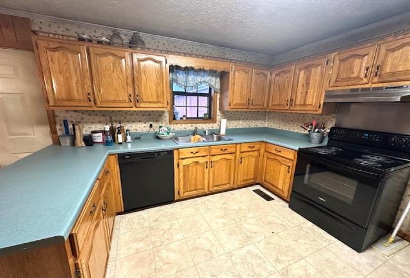 390 PYBURN DR, Savannah, Tennessee 38372, 4 Bedrooms Bedrooms, 9 Rooms Rooms,2 BathroomsBathrooms,Residential,For Sale,PYBURN,10213635