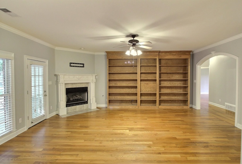 255 ELLAWOOD LN, Collierville, Tennessee 38017, 4 Bedrooms Bedrooms, 9 Rooms Rooms,3 BathroomsBathrooms,Residential,For Sale,ELLAWOOD,10213636